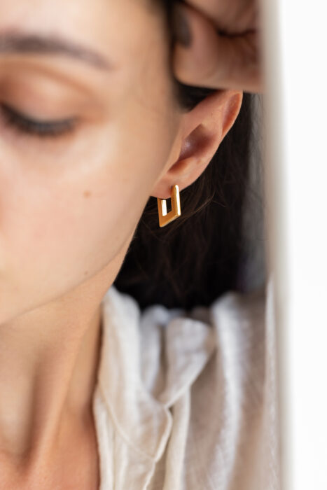 1822 Mini triangle gold earrings